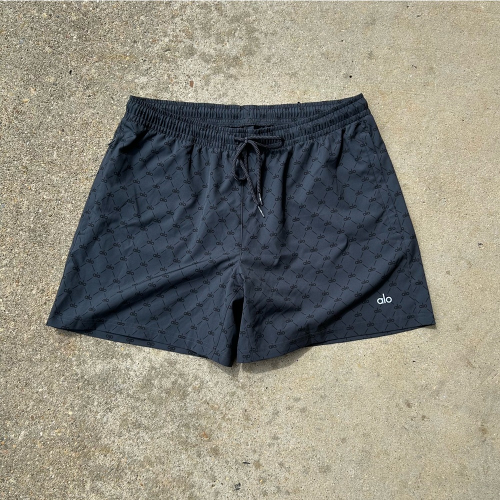 ALO athletic  black logo-print athletic shorts